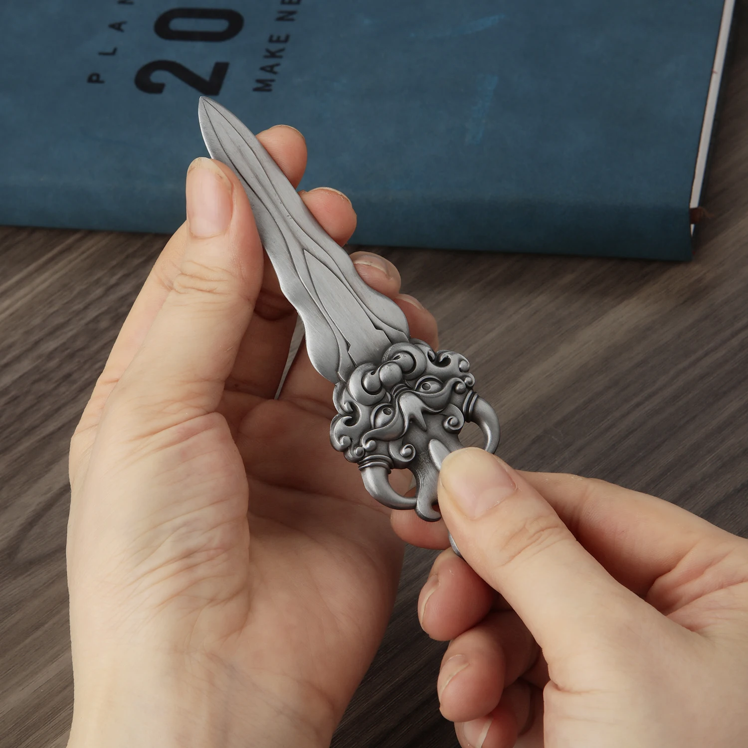 For 1PCS Retro Sword Letter Opener Zinc Alloy Portalble Utility Knife Cutter Envelope Opener Mail Knife School Office Supplies - view 3