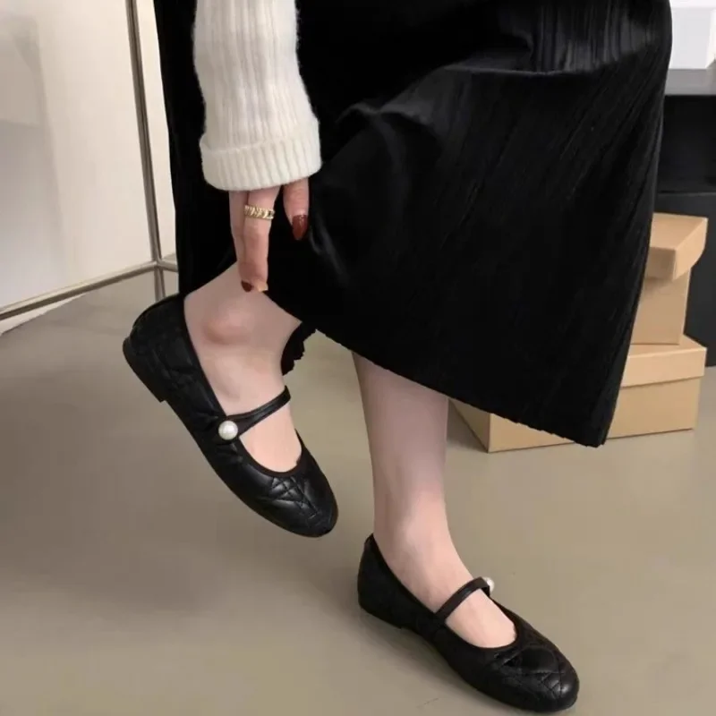 

2025 New Imported Pearl Buckle Strap Shallow Sole Flat Women's Shoes Elegant Stylish Trendy Flat Shoes