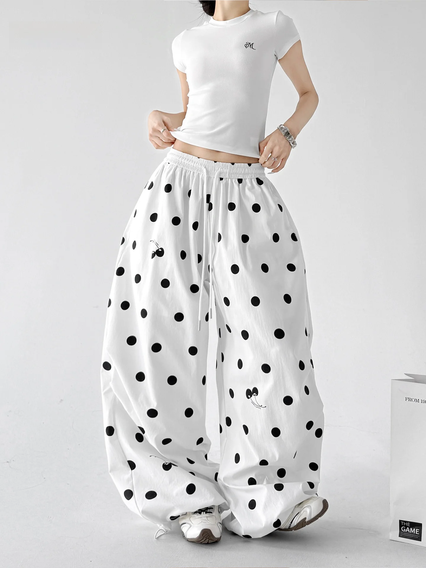 

Оригинальный дизайн: Новые женские летние свободные повседневные белые брюки с широкими штанинами и высокой талией в горошек для активного отдыха и повседневной носки