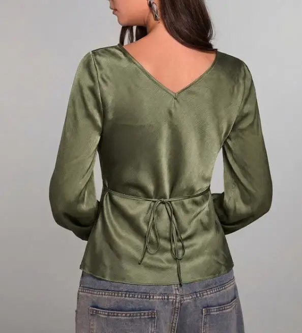 Zijdesatijn damesoverhemd V-hals Elegant en modieus Temperament Slim Fit Vetersluiting Decoratie Trompetmouwen Chiffon overhemd