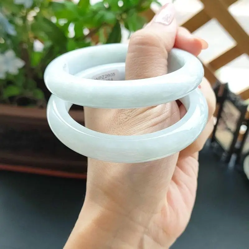 Grade A jadeite, fine smooth texture, moist and translucent, light color, white moonlight, pale green, regular circle bracel