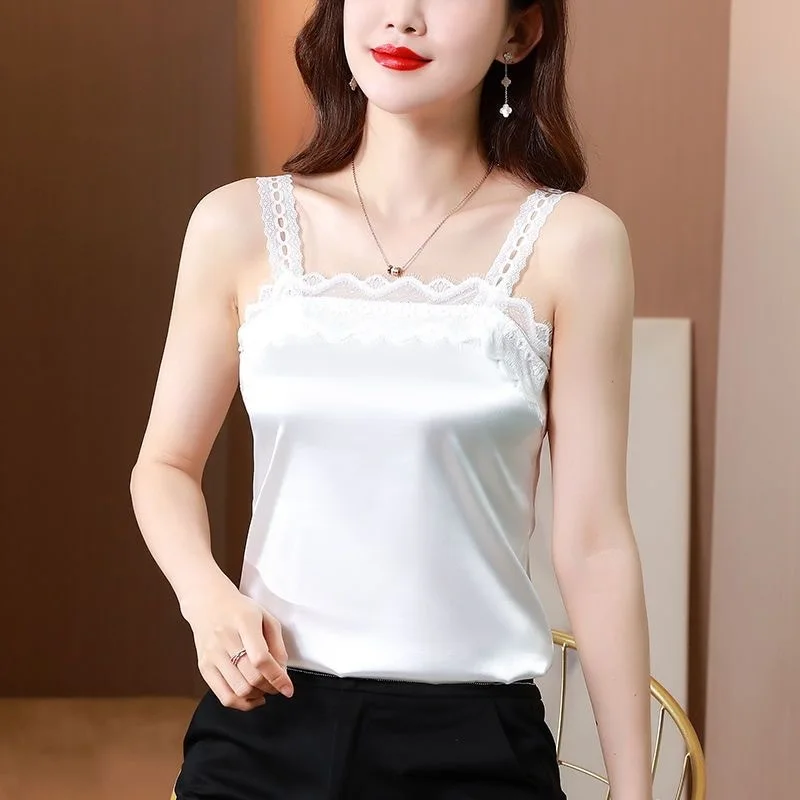 A new summer lace halter top for women's fashion, with a unique design inside and a sexy and beautiful back outside