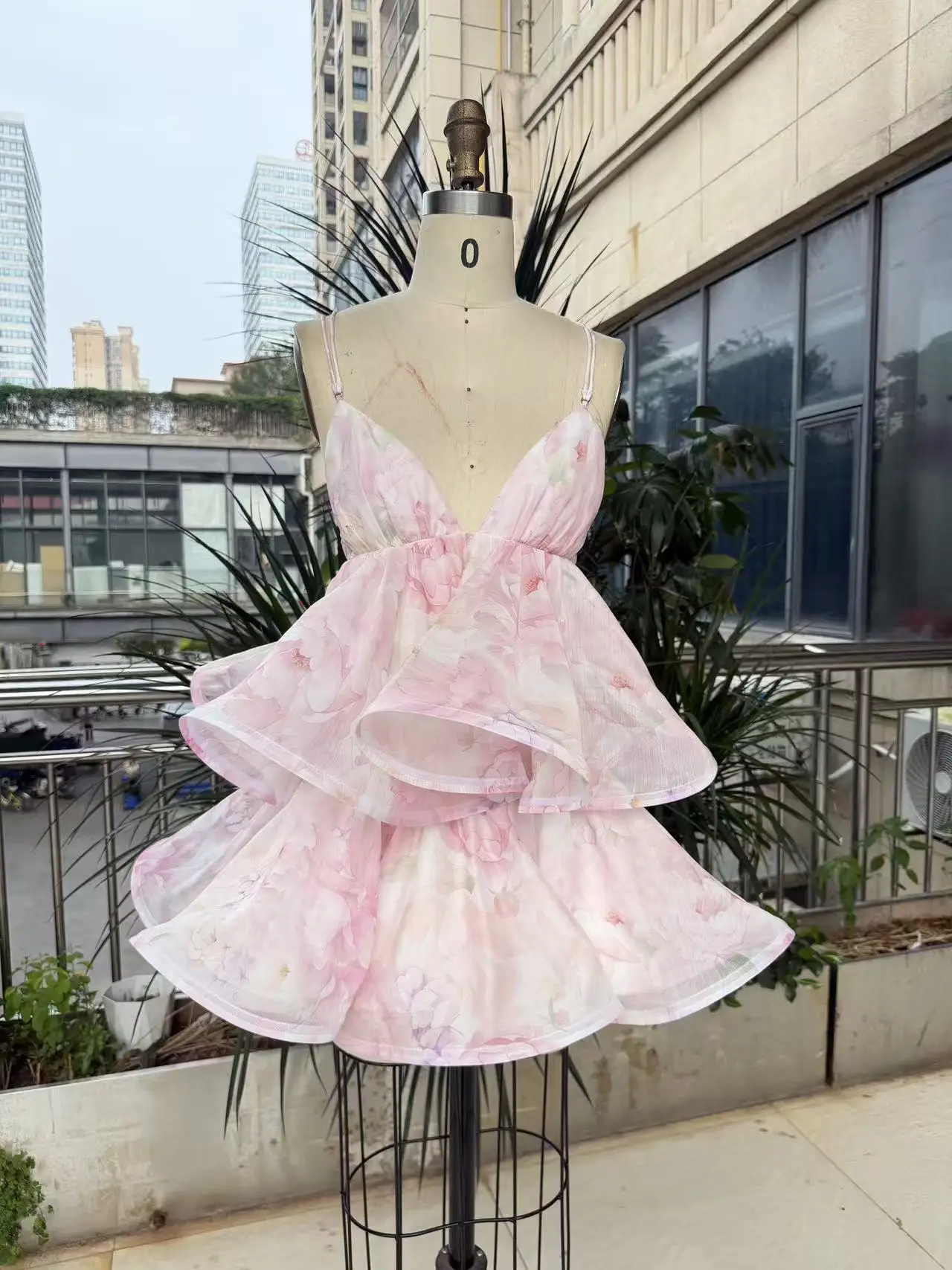 

2026 Summer New Style French-style Strapless Puff Sleeve Dress - Back Revealed, Waist-Concealing Double-layered Cake-style Dress
