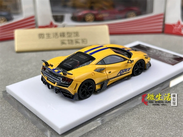 Nowo zapasy Fuelme 1/64 Mansory F8XX żółte kolor żywiczny w kolekcji 2023 Model modelu samochodu