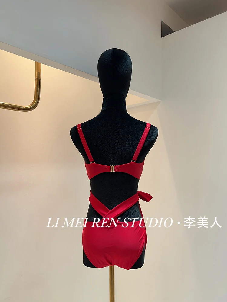 جديد أحمر مثير وحار فتاة نمط الخصر حزام الصلب قوس يجمع في ملابس السباحة قطعة واحدة