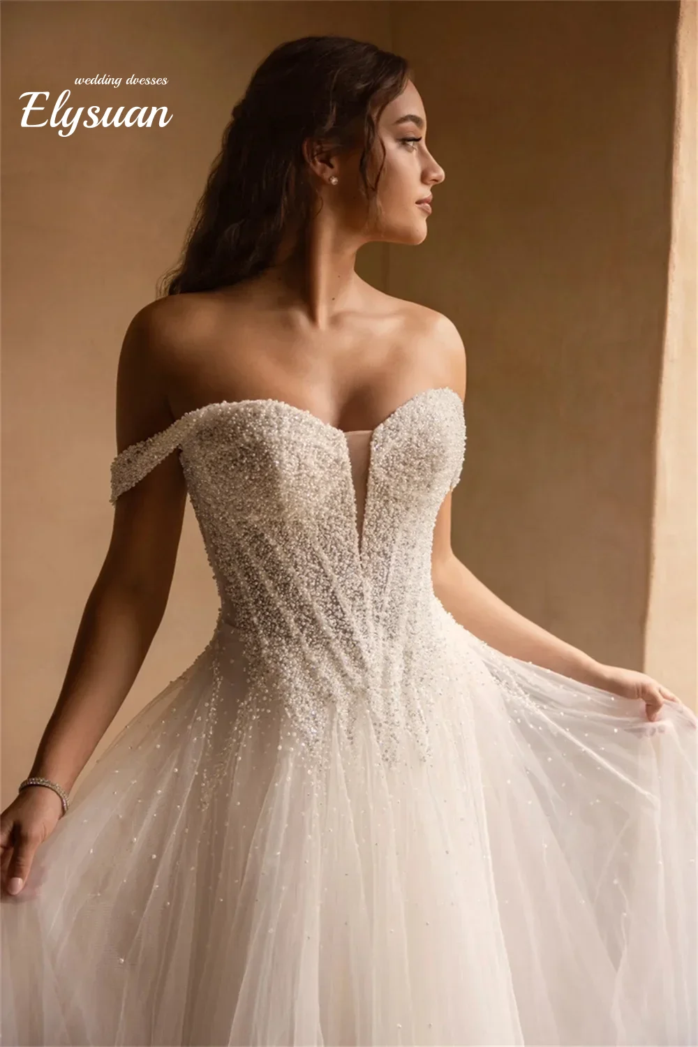 

Customized Elegant Sweetheart Sparkling Bridal Ball Dress Beaded Glitter Bridal Dress Off Shoulder A-line Wedding Dress