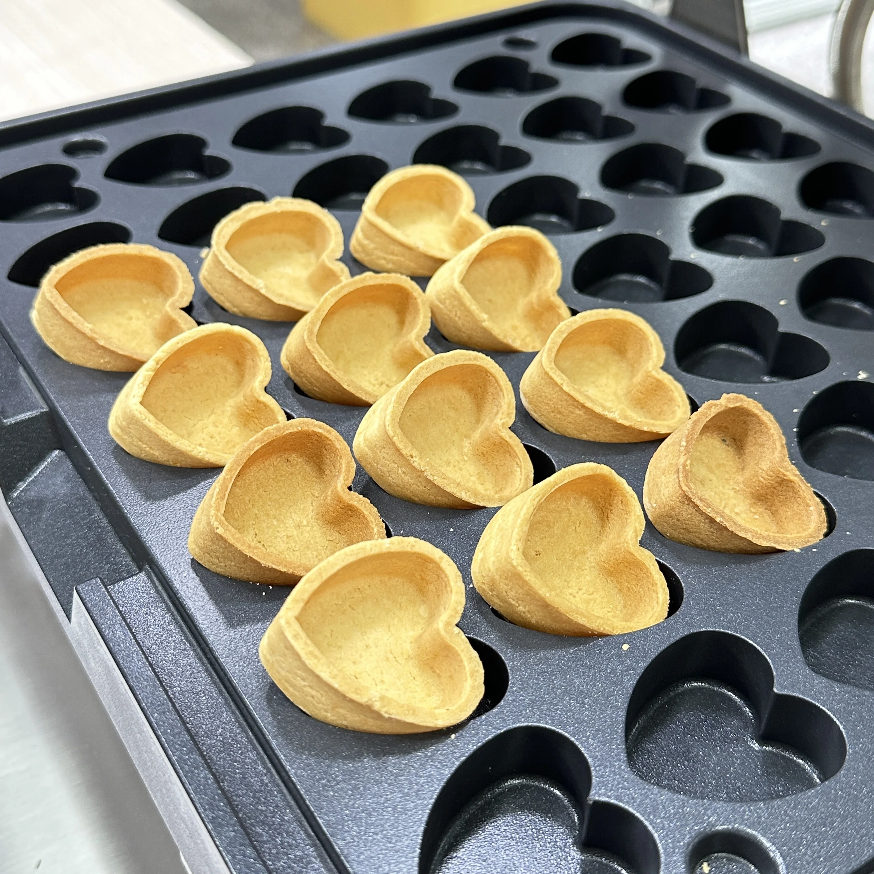 Commercial Tartlet Shell Tart Press Machine Mini Egg Tart Shell Machine with CE