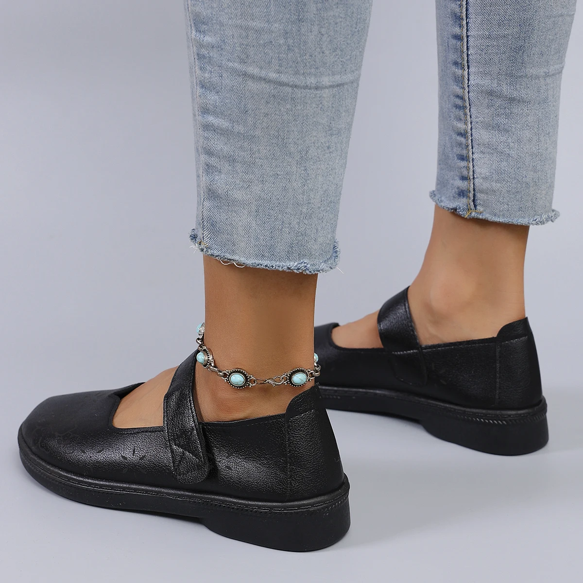 Spring and Autumn New Product Women\'s Black Simple Breathable Fashion Buckle Small Leather Shoes Flat Shoes