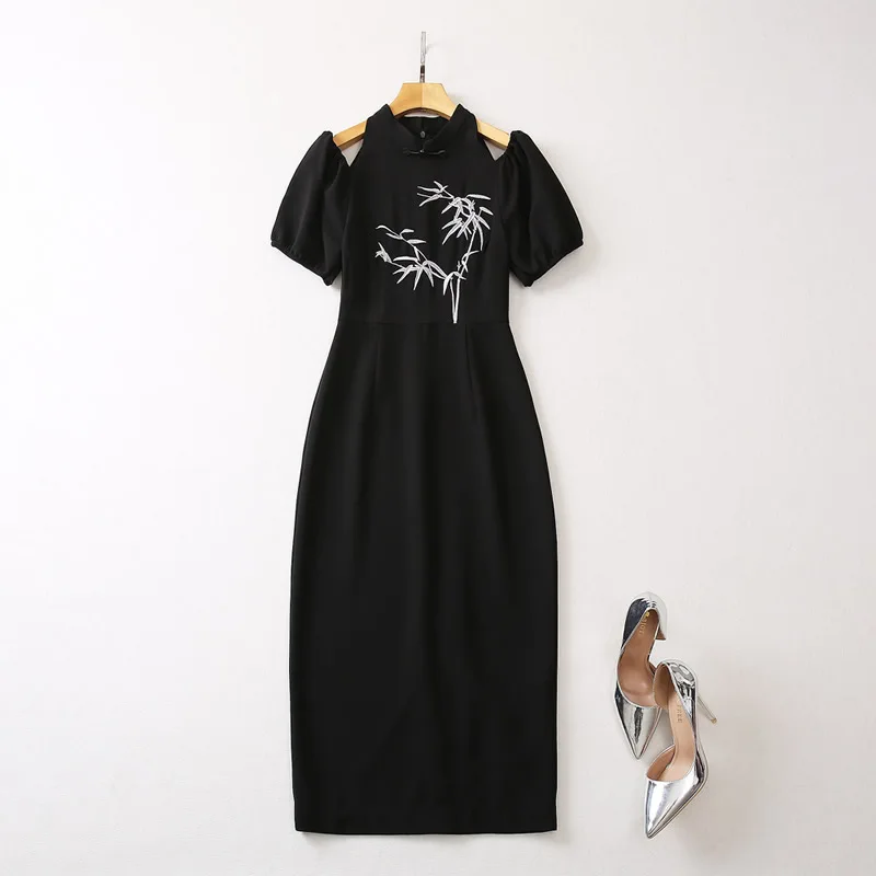 Women Black Solid China style Embroidered Bamboo Sheath Dress