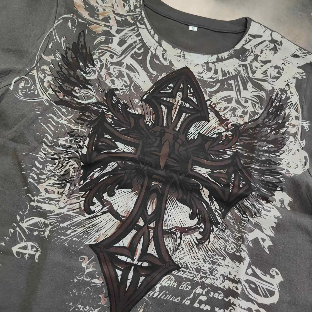 Camiseta Y2k para hombre, camiseta Retro con diseño de ala trasera, camiseta gótica de manga corta con cuello redondo, ropa para hombre, última