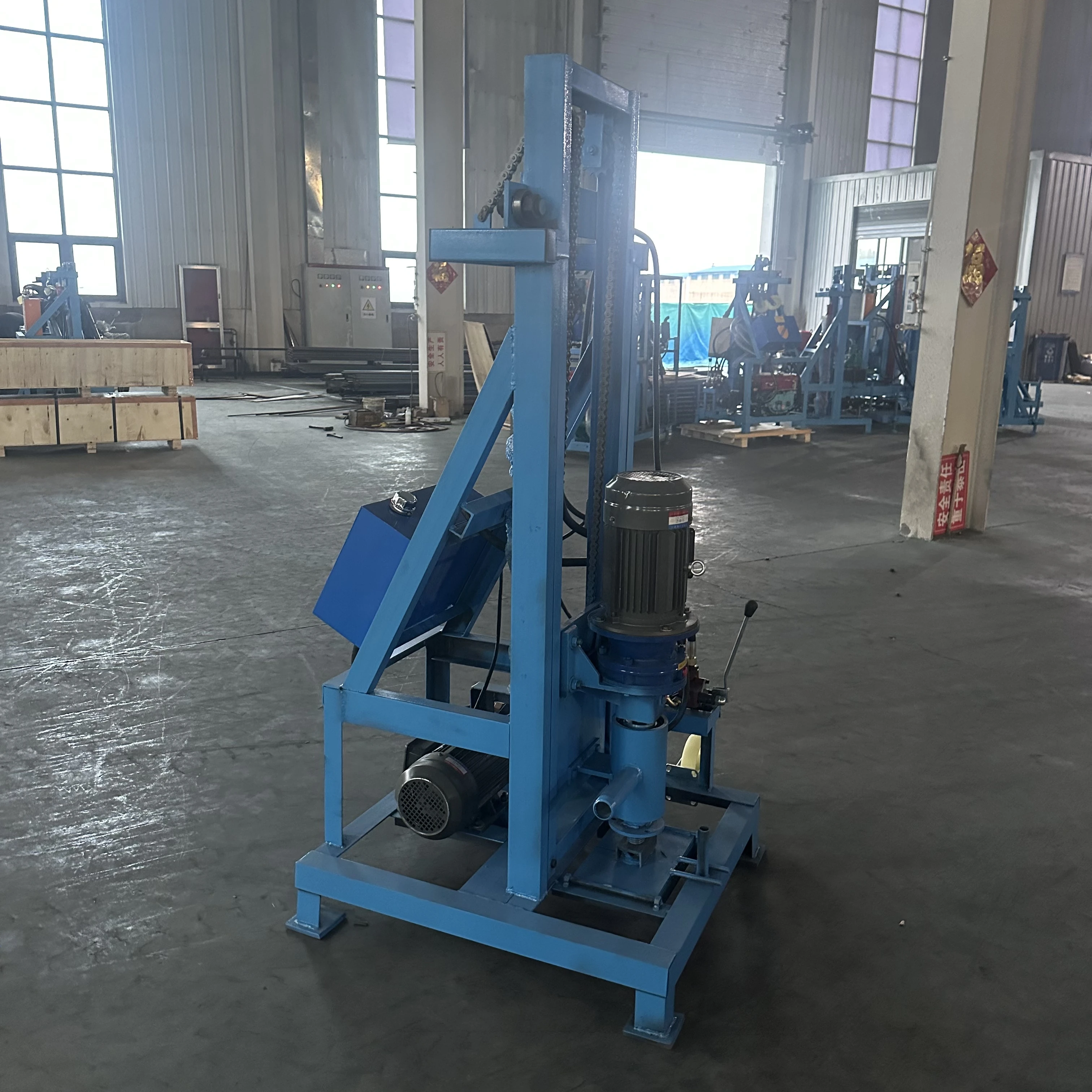 カスタマイズ可能な人気商品、高品質で操作が簡単な120メートル深井戸用電動油圧式掘削機