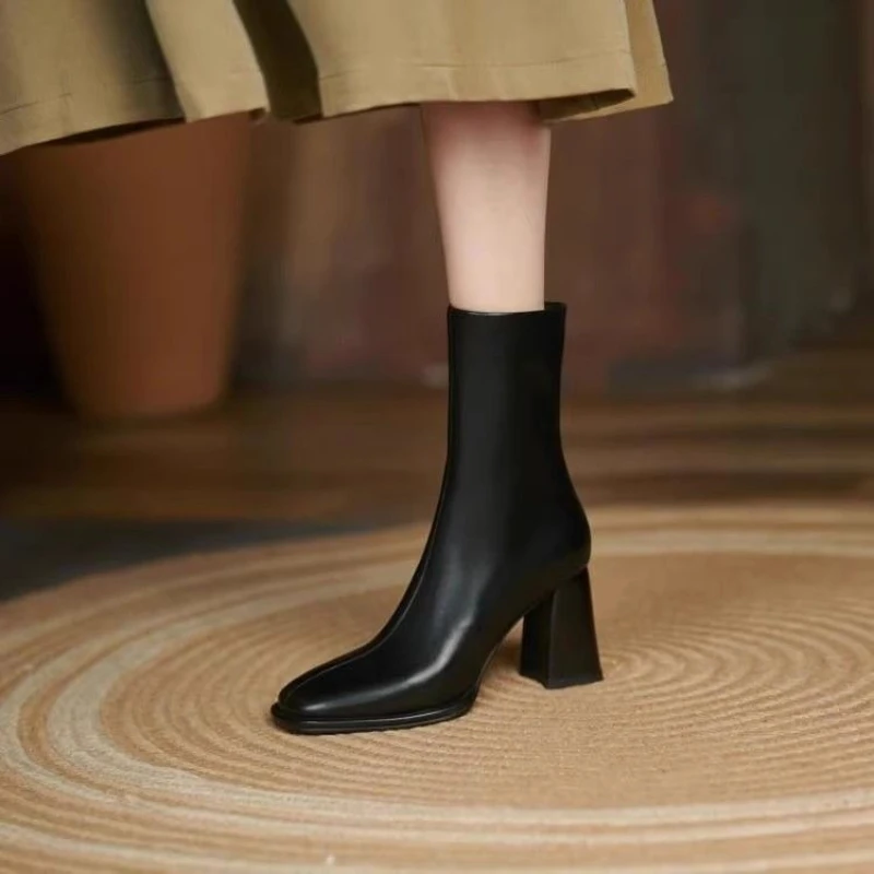 الجلود ساحة تو كعب الجوارب الصوف مبطن المرأة حذاء من الجلد الخريف الشتاء الإناث أحذية قصيرة الاتجاه 2025 على عرض الأحذية #4