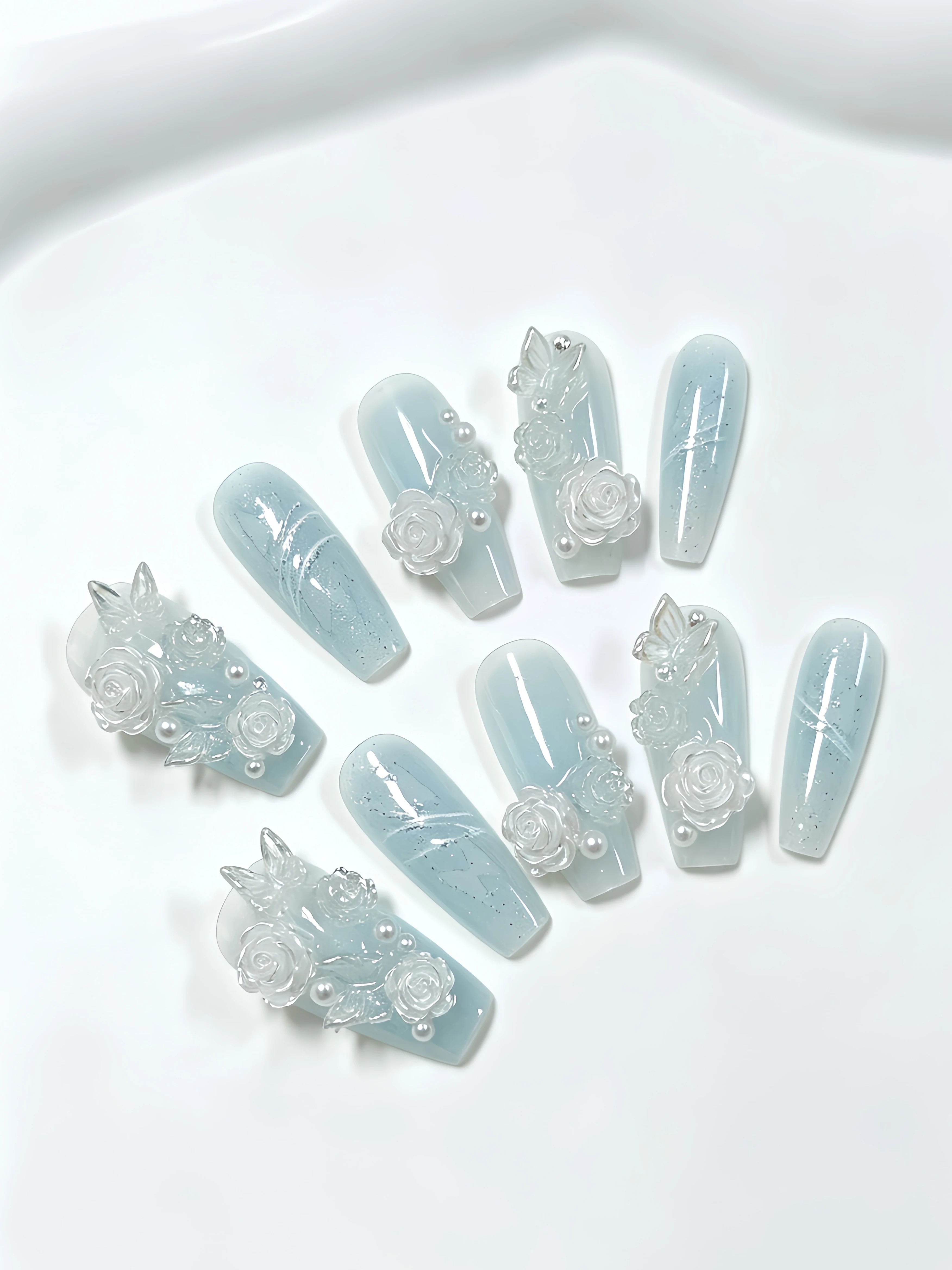 10 Medium-Sized Trapezoidal Press-On Nails, Light Ice Blue with a Soft Mist Effect and Translucent Silver Line Crackle Design, Hand-Painted Nail Stickers, White Rose Transparent Butterfly Rounded Pearl Nail Pieces, Ins Style Elegant Commuter Style, New Chinese Style Gentle Style