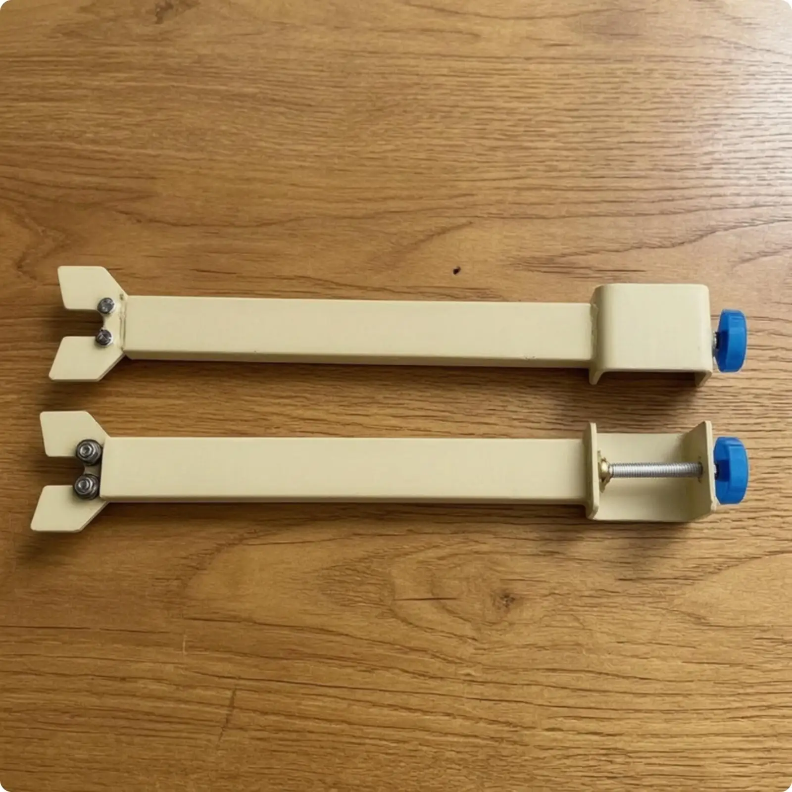 Fabric Cutting Machine Mounting Bracket for Sewing Workbench Spreading Support with Blue Knob Clamp
