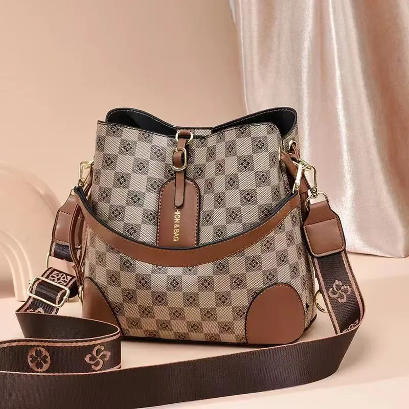 

New Elegant Women's Handbag - Checkered Bucket Bag, Large Capacity, Single Shoulder Crossbody Bag