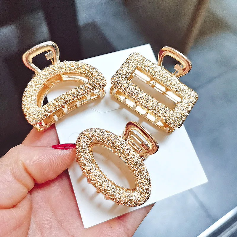 Goldene modische Haarklammern, hohle geometrische Herz- und Schleifen-Designs, elegante, rutschfeste Haarkrallen für Damen, Haaraccessoires. – Detail 6