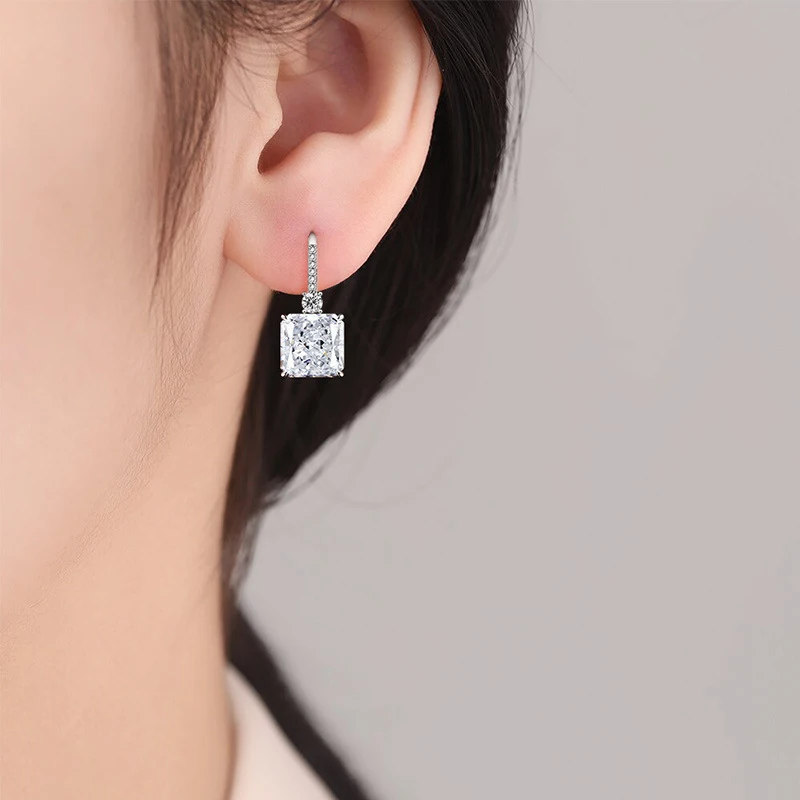 

High-quality 100% 925 pure silver ear hook earrings. Crystal ice flower cut-shaped ladies' ear piercing jewelry, fashionable and