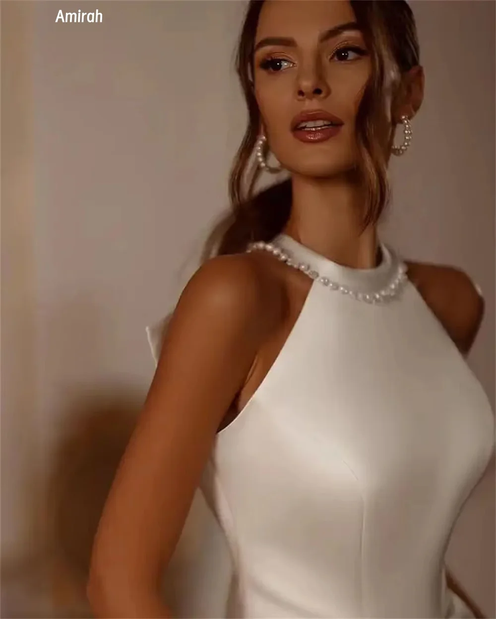 Amirah Back Bow Abiti da sera di lusso 2025 A-line con spacco laterale Abito da festa elegante da donna di lusso Colletto senza maniche su misura