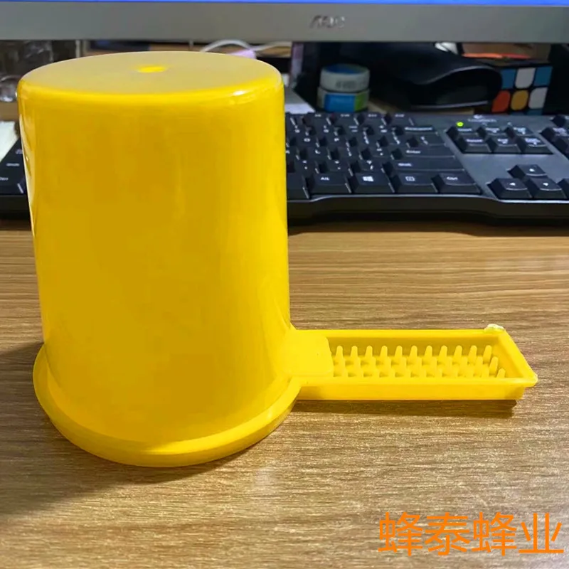 

10 pieces of yellow 518 nest door feeder, bee feeder, water feeder, beekeeping tools for external use in beehives.