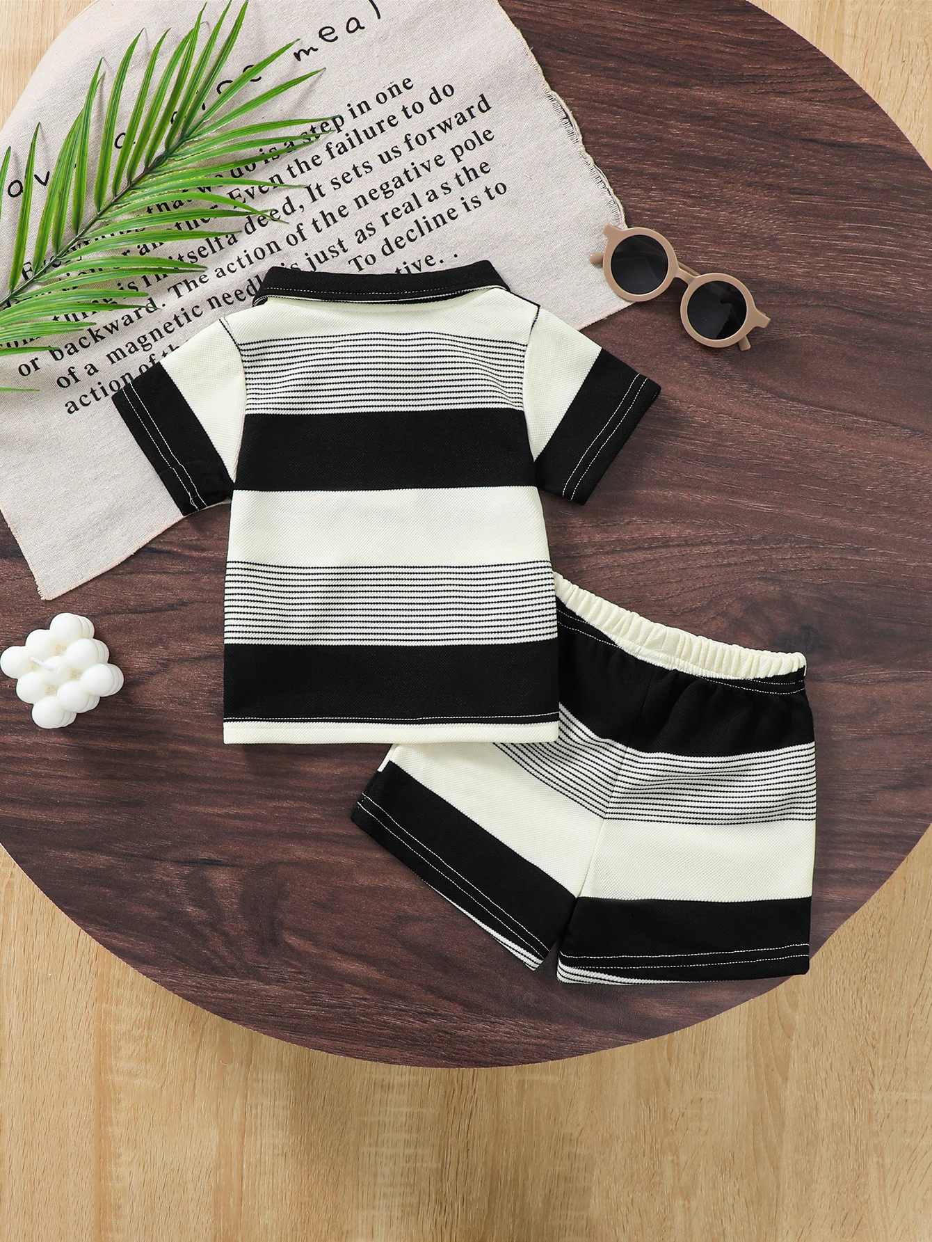 2-Piece Set Boys Stripe Short Sleeve Shorts Outfit Bear Pattern Fashionable Kids Ensemble Suitable for Summer Casual Wear