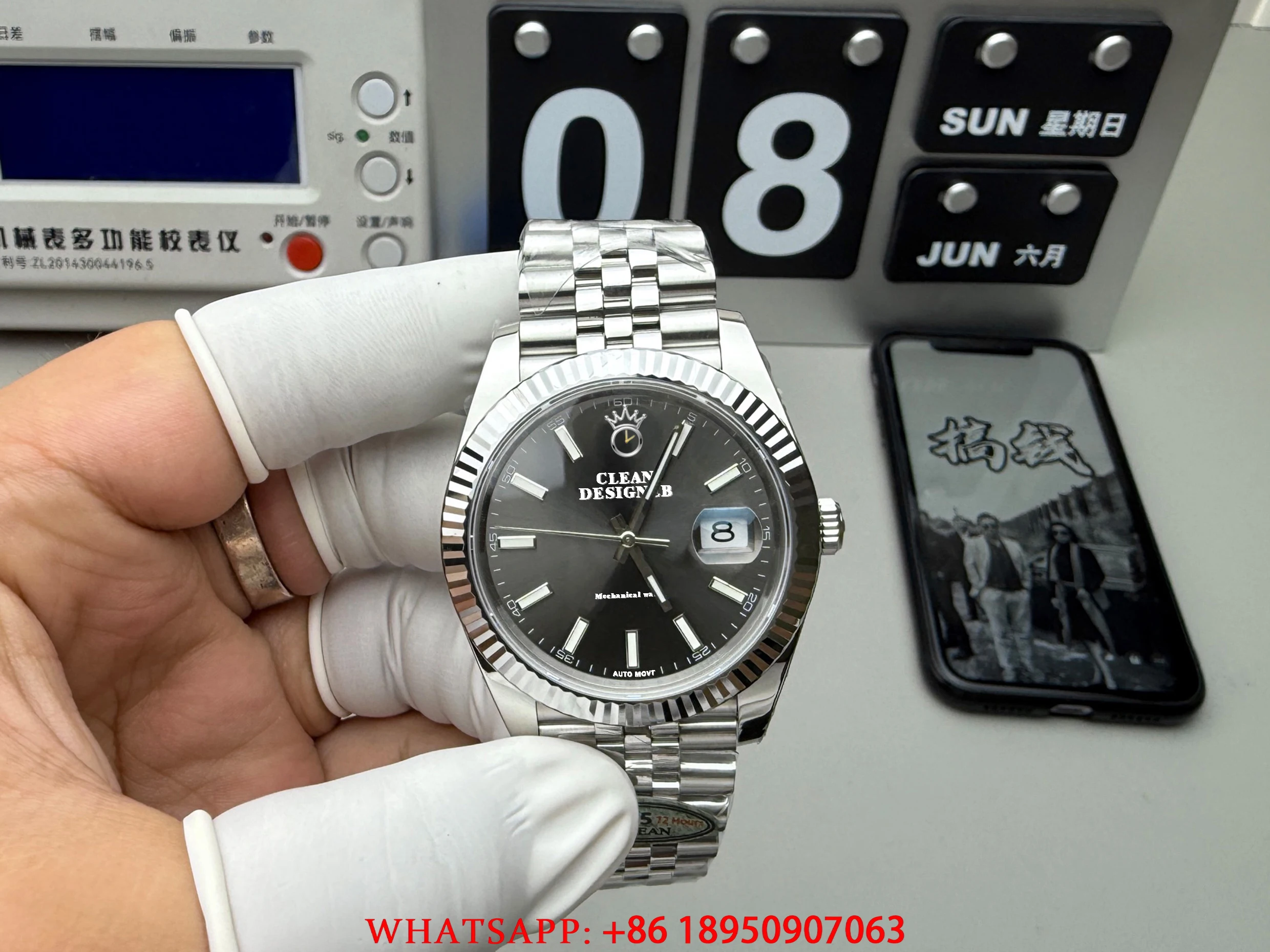 

Luxury Men's Mechanical Watch With Sapphire Crystal Moon Phase Function And 904L Stainless Steel Construction