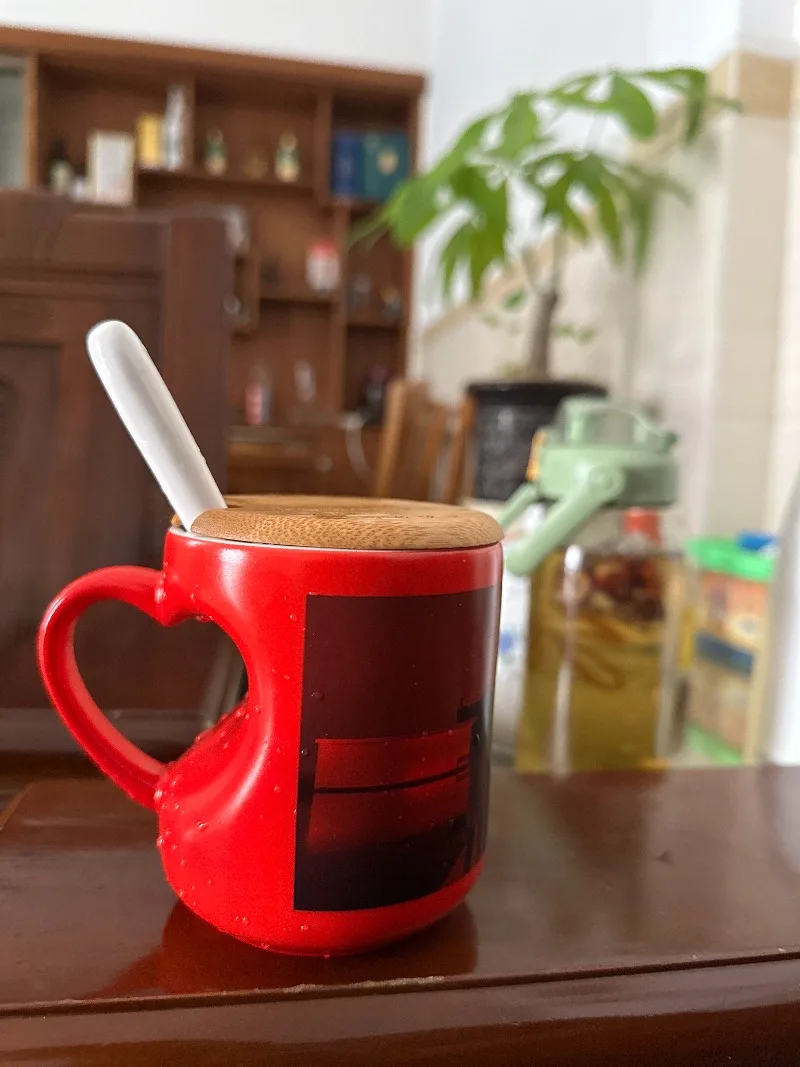 

Customized DIY ceramic mug with heated color changing water cup