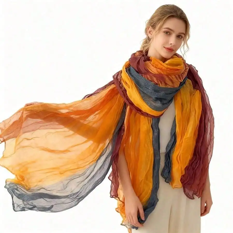 

A Scarf With Natural Color Transitions And Artistic Flair，The Fabric Is Light And Soft With A Natural Wrinkled Texture