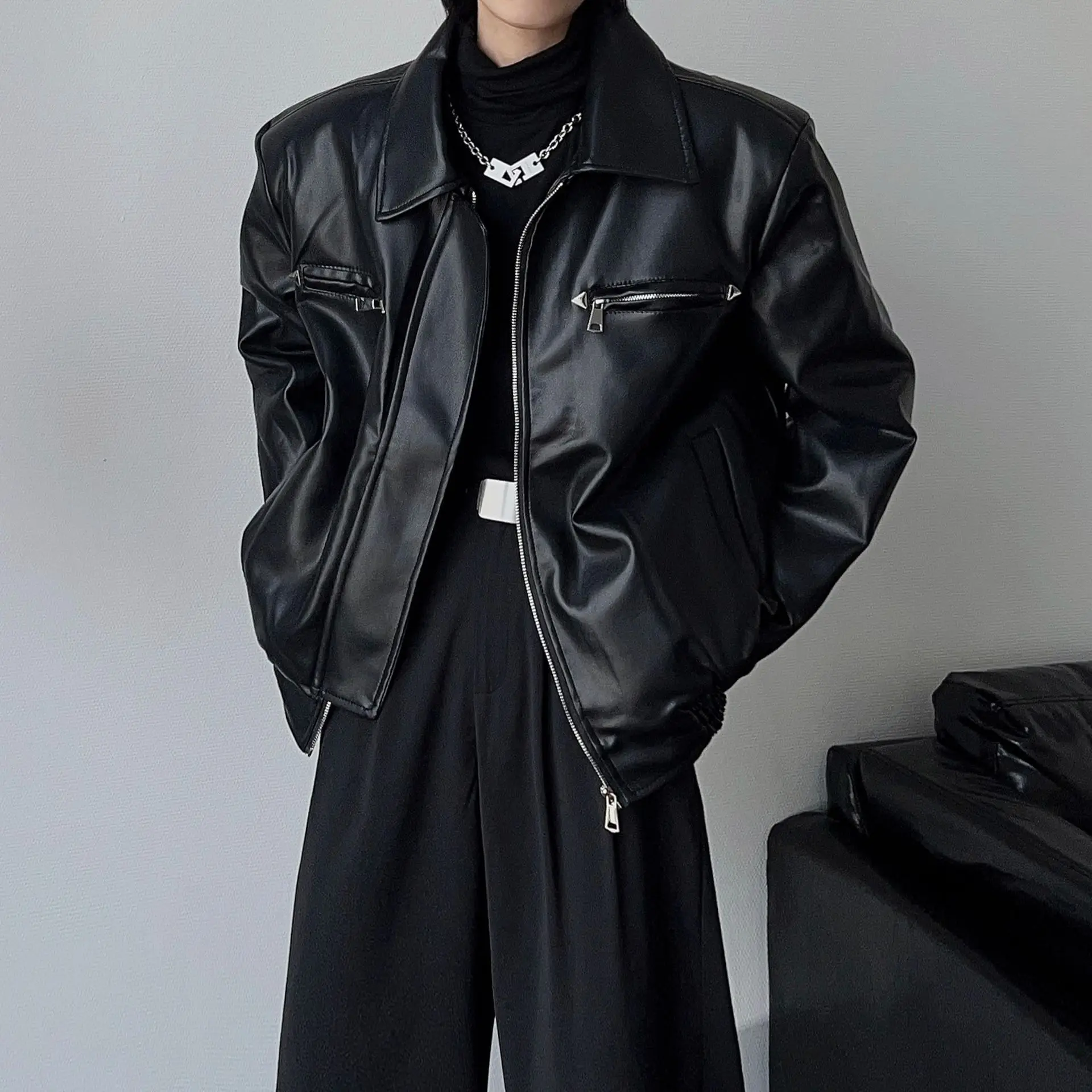 

[Новый стиль 2025] Мужская куртка из искусственной кожи в американском стиле ретро, весенне-осенняя британская повседневная крутая байкерская куртка для стильных мужчин