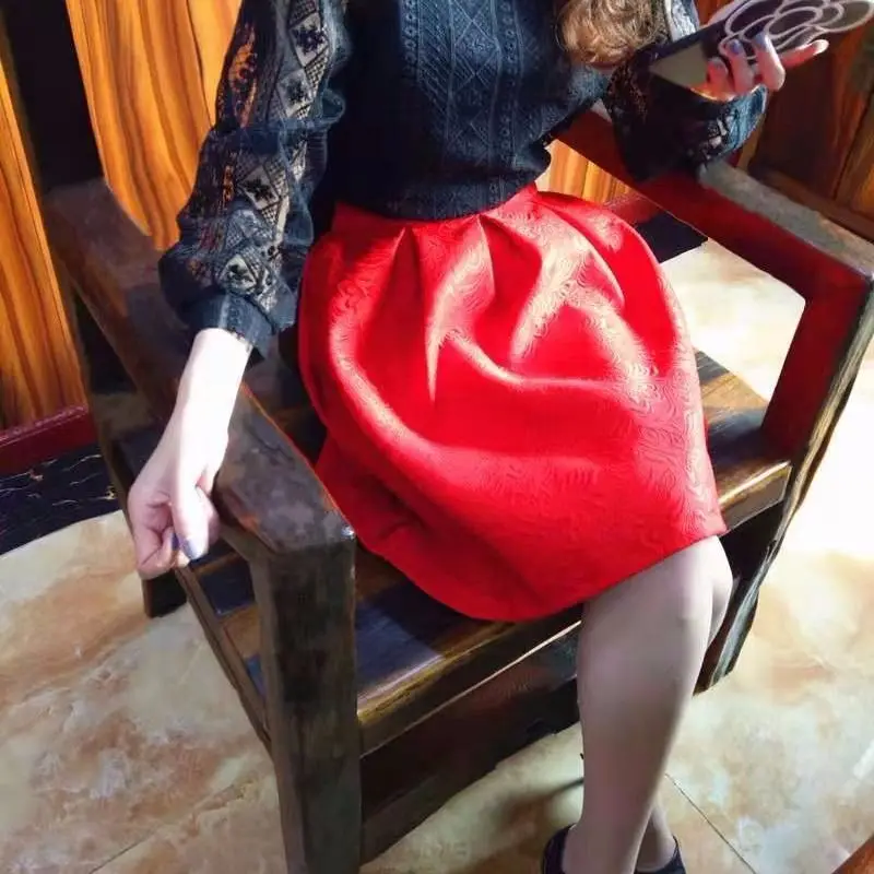 กระโปรงทรงเอพลีทสีแดงและน้ำเงินแบบเรียบ ความยาวปานกลาง สไตล์เกาหลี เอวสูง ทรงพอง สำหรับฤดูใบไม้ผลิและฤดูใบไม้ร่วง ปี 2025 ผ้าบางสำหรับผู้หญิง