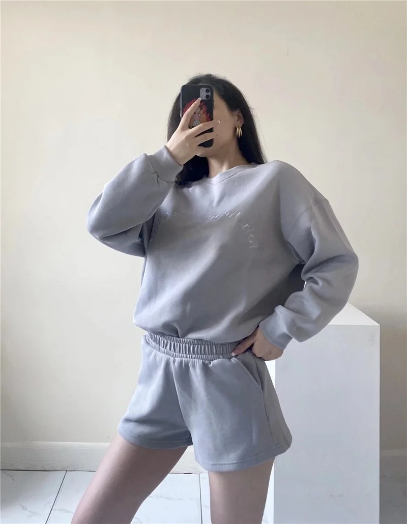 미국 스타일의 레이지하고 세련된 젊은 감각의 자수 레터링 라운드넥 긴팔 스웨트셔츠 하이웨이스트 와이드 레그 팬츠 캐주얼...