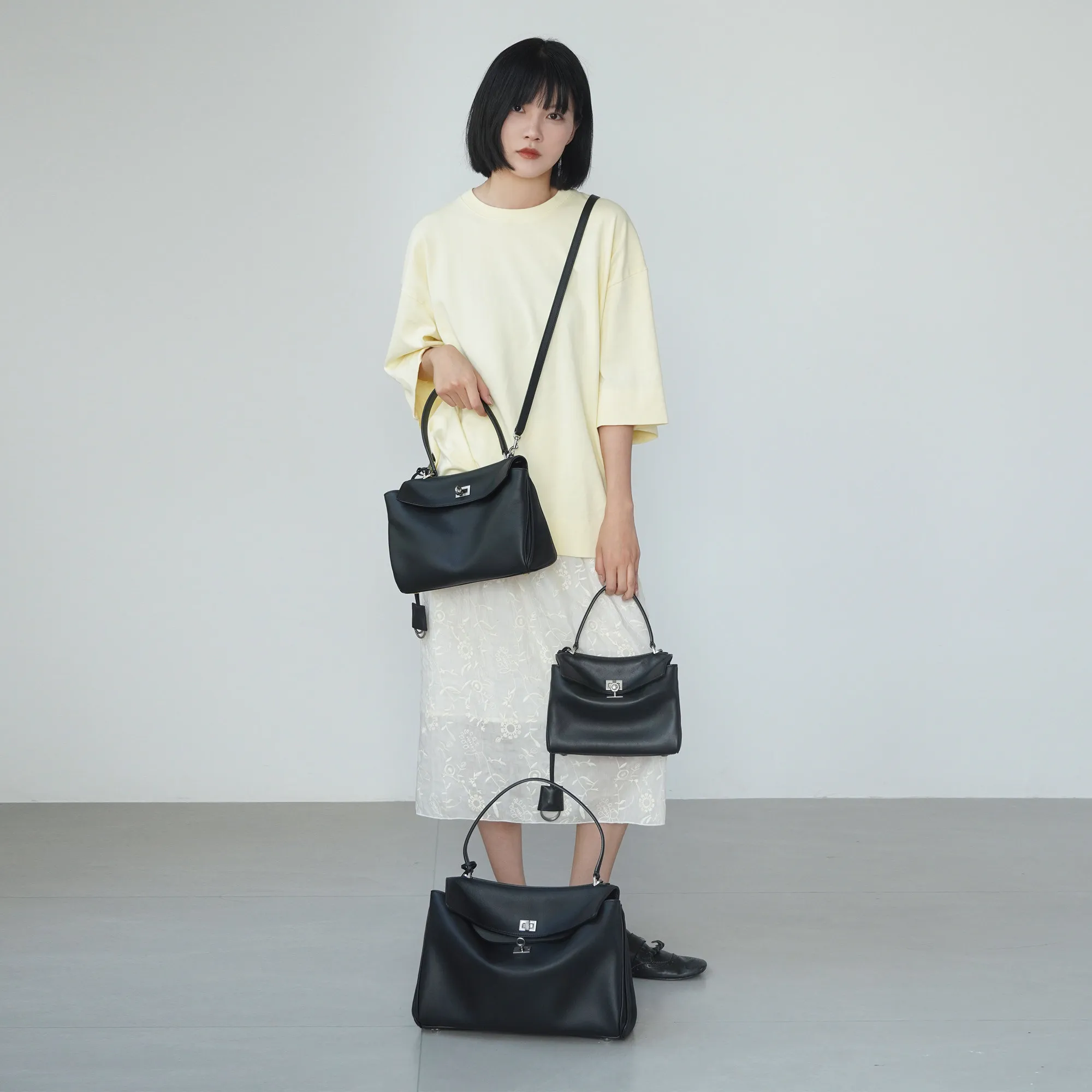 Leather Women's Handbag with Fashion Gold Buckle for Daily Commuting Women's Shoulder Bag Stylish And Practical