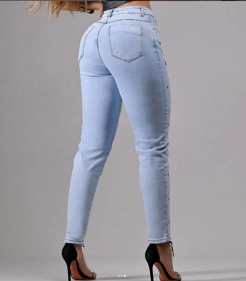 Dames wassen lichtblauwe modieuze kralen ingelegd met hoge taille rekbare slanke sexy billen strakke voeten casual negenpunts jeans
