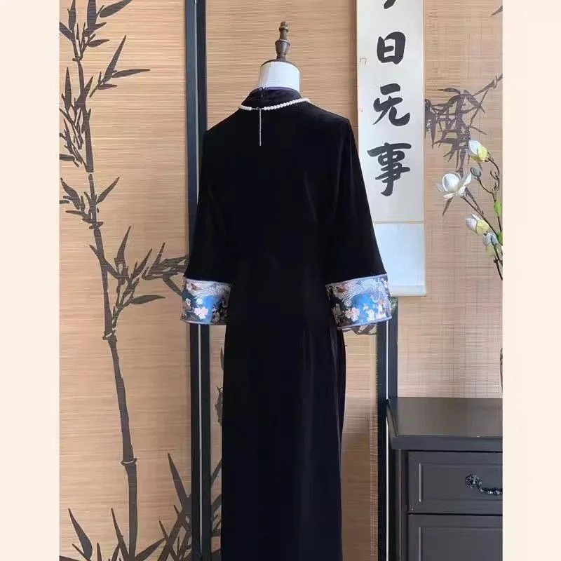 New Chinese Style Black Long Style Cheongsam With a High-End Feel Retro Heavy Embroidery Dress for Women Autumn and Winter 2025