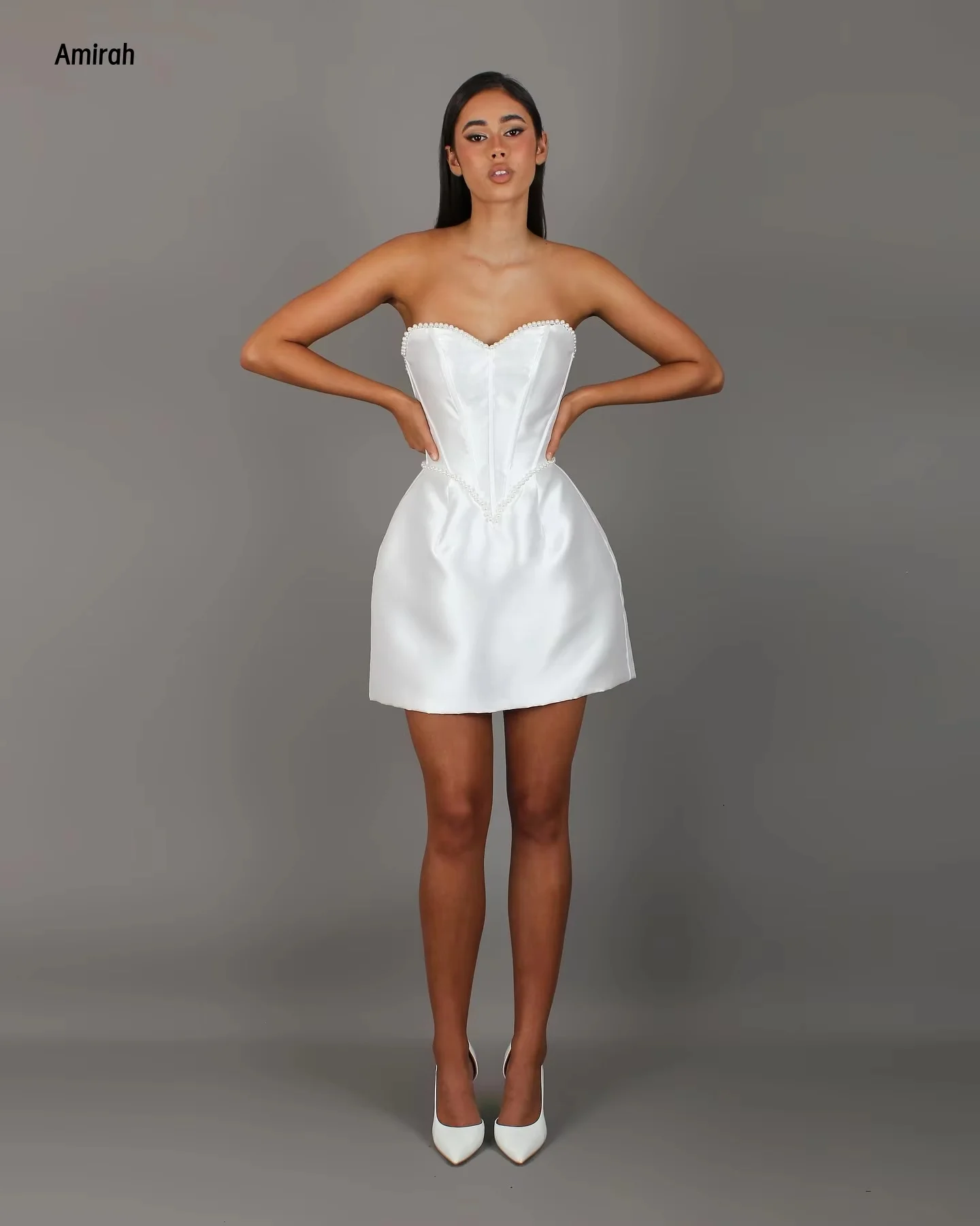 Amirah Suknie Wieczorowe z Haftem Koralikowym na Szyję, Eleganckie Sukienki na Specjalne Okazje, Sukienka Plażowa, Szyta na Miarę Biała Suknia Wieczorowa, Sukienka na Bal Maturalny 2025