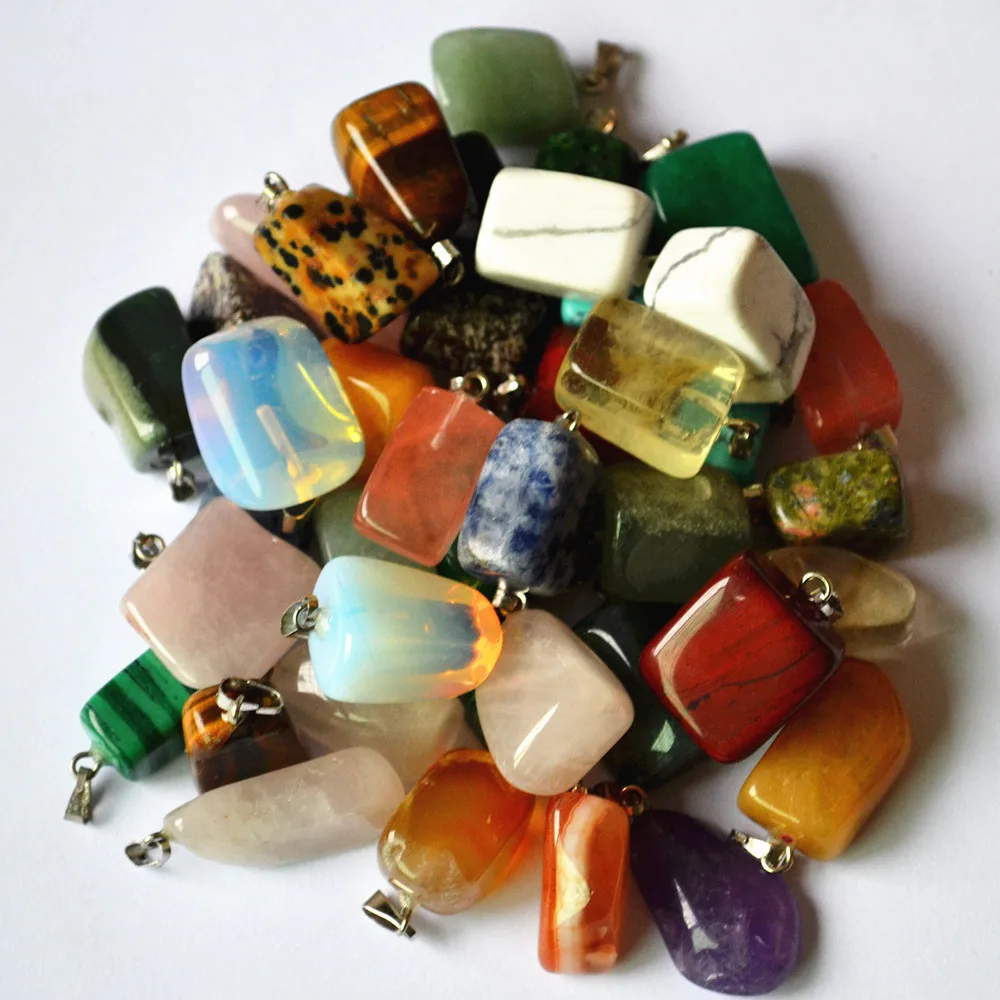 Hot Selling Irregular Fashion Random Natural Stone Pendants Roses Quartz Charms Necklace For Women Jewelry Making 50pcs Lots