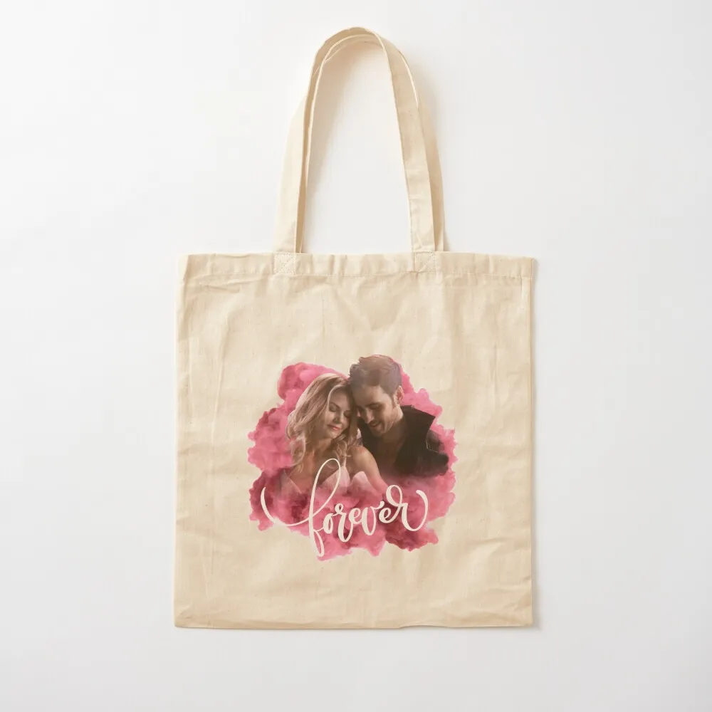 ذات مرة: إيما آند هوك (الكابتن سوان)، حقيبة يد للأبد، حقيبة هدايا، حقيبة نسائية