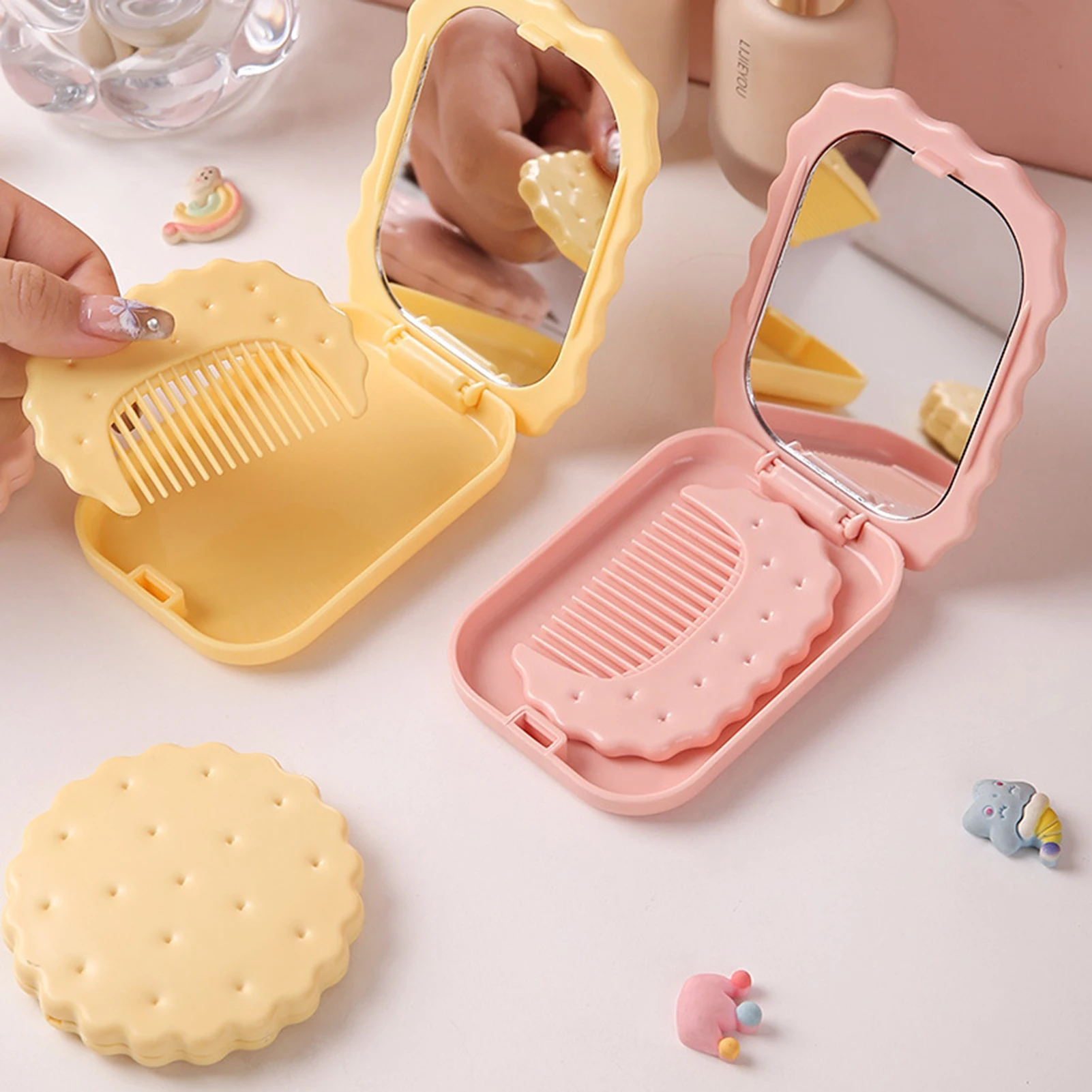 Adorable espejo plegable para galletas, Mini espejo de maquillaje portátil rosa/amarillo con peine, bonito espejo de bolsillo de viaje para niñas