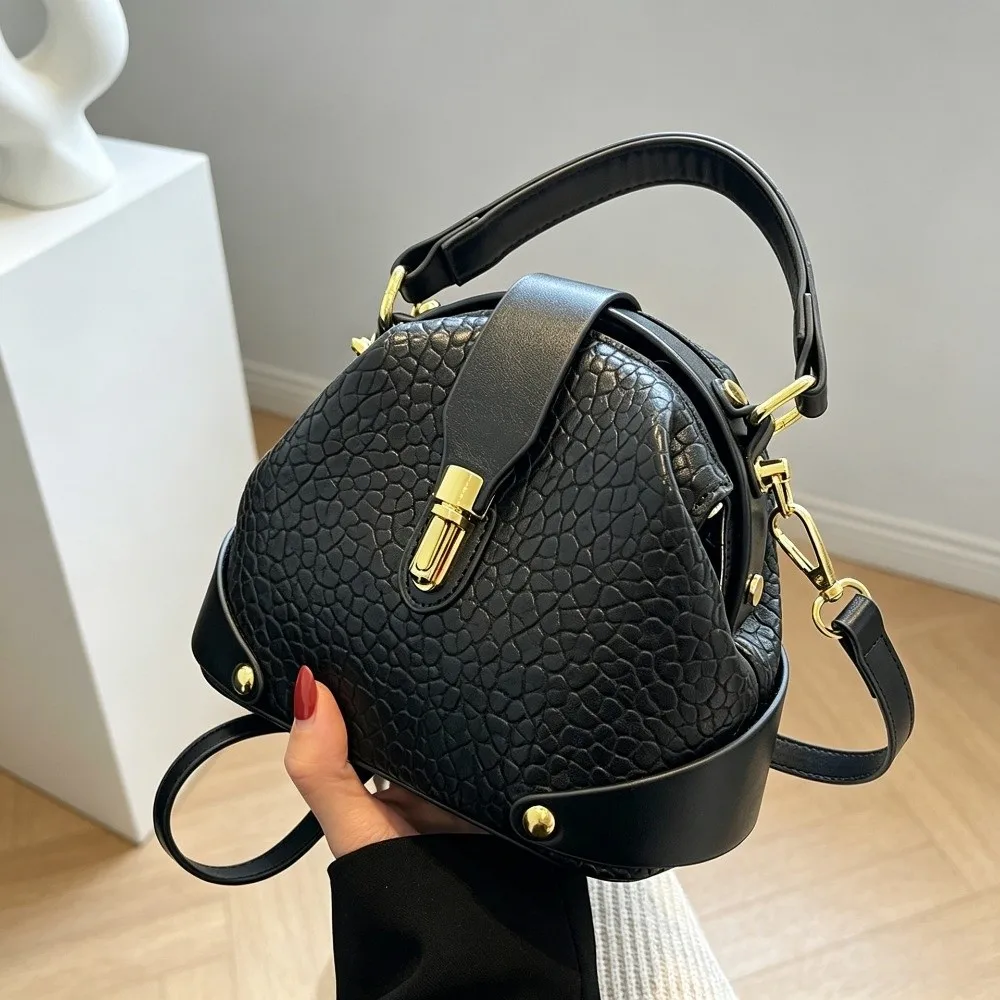 

Metal Buckle Vintage Shoulder Bag Shell Shape Large Capacity Leather Messenger Bag Adjustable Strap Minimalist Design