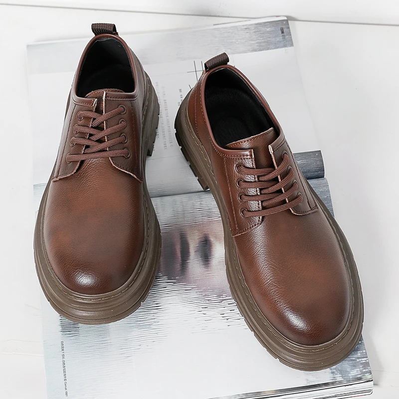 

Мужская кожаная обувь Дерби. Минималистичные и роскошные качественные стили. Деловые и офисные черные, коричневые. Повседневная обувь для взрослых на шнуровке.