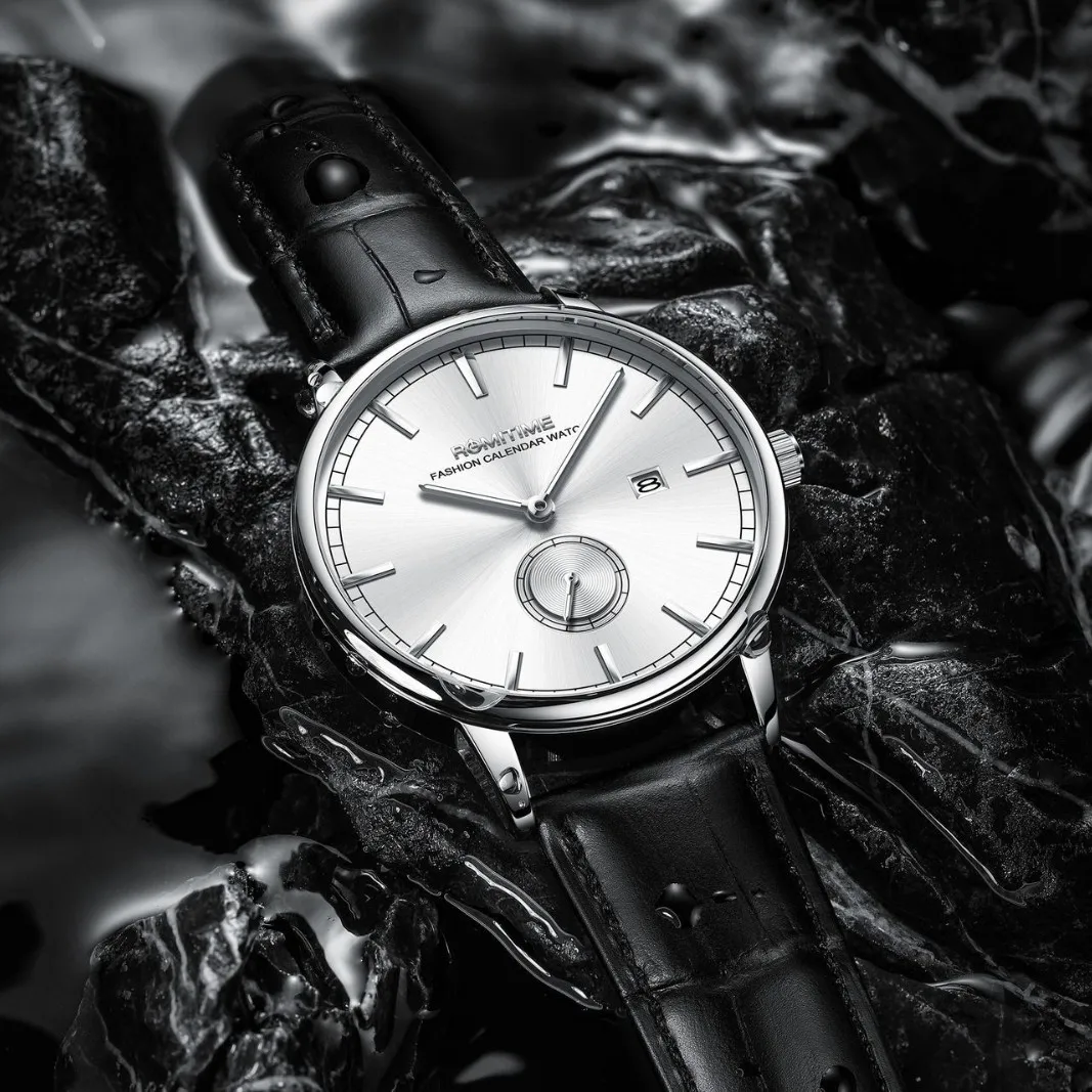 Quartz Watch for Man British Style Independent Stopwatch Dial Two Pointer Design 3 O'clock Position Calendar Leather Strap