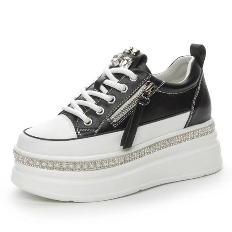 

Женские кроссовки из натуральной кожи, на танкетке 7 см