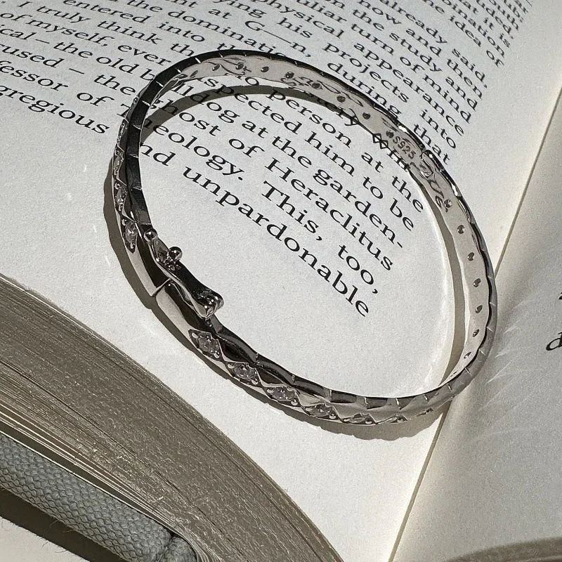 

S925 sterling silver geometric clasp women's bangle, vintage French elegant niche design, simple and stylish retro bracelet, jew