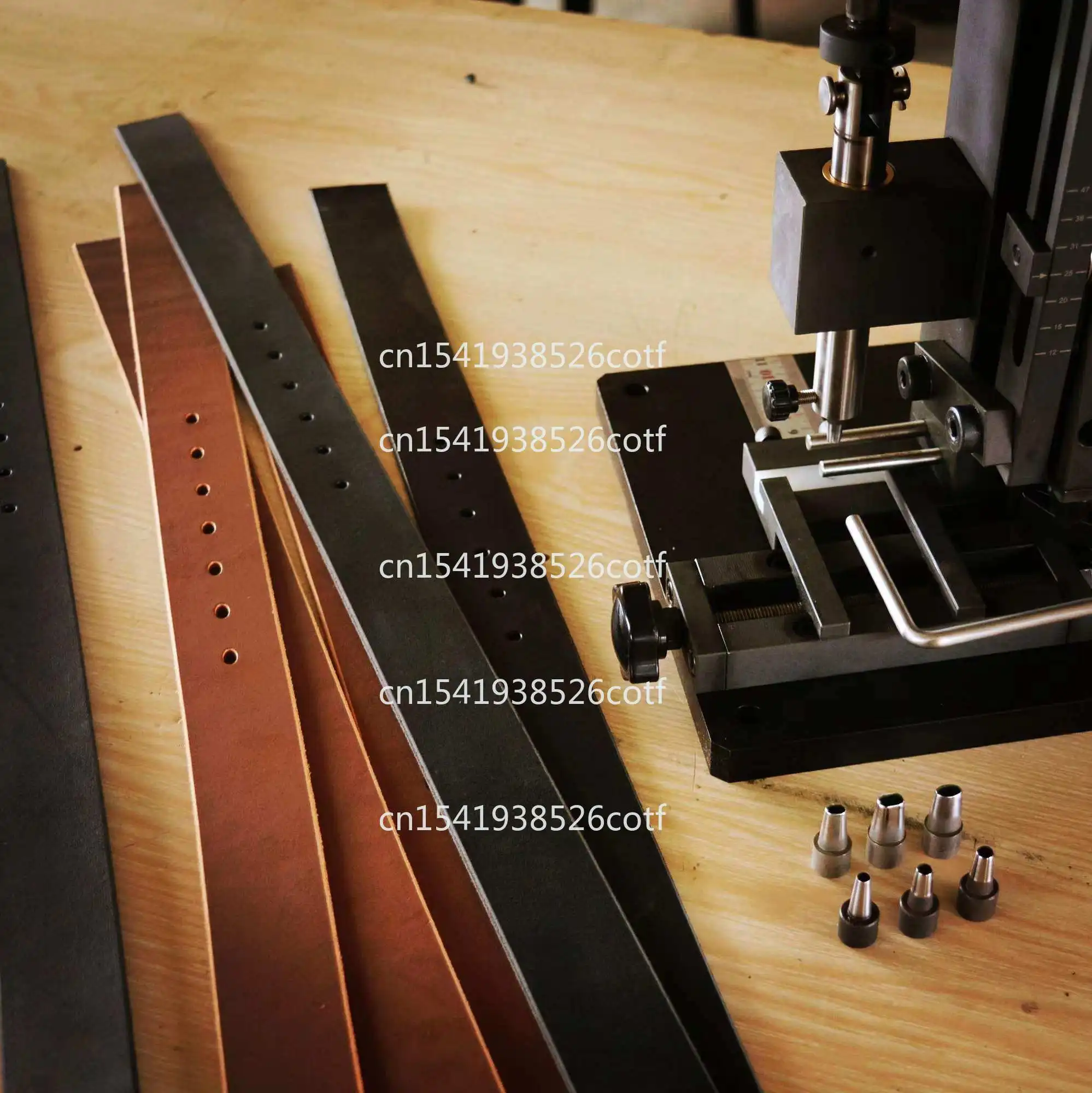 Belt punching machine Multifunctional hand crank adjustable spacing, manual shoulder strap belt punching centered positioning