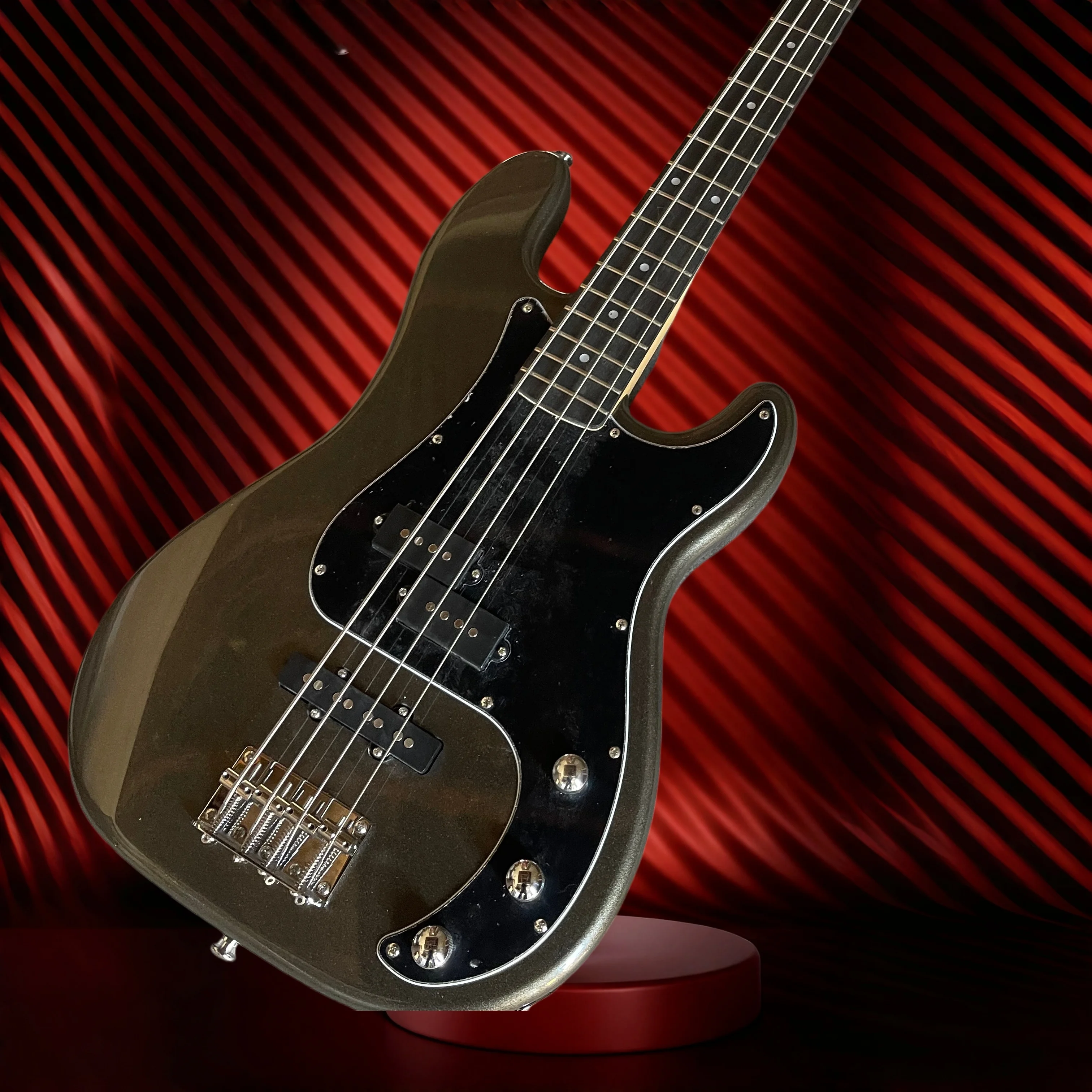 Metal Grey PJ Four String Electric Bass Black Shield Thick Low Frequency Rock Funk Jazz Band Bass Guitar Free Shipping Beginner