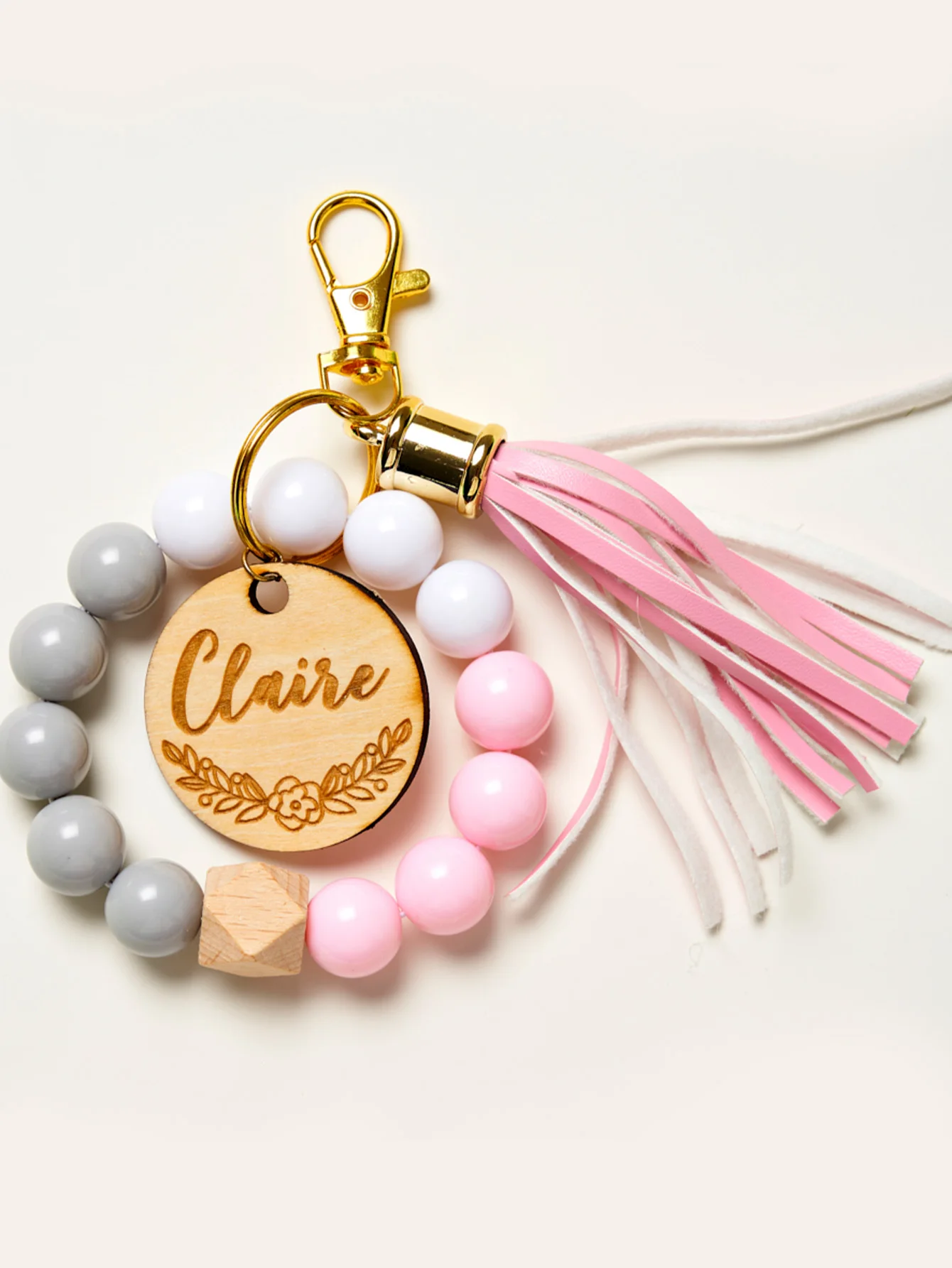 قطعة واحدة من سوار مخصص - خرز PMMA مخصص مع الاسم، شرابة DIY وسحر الطبيعة الخشبية، ألوان مريحة، هدايا لها وD