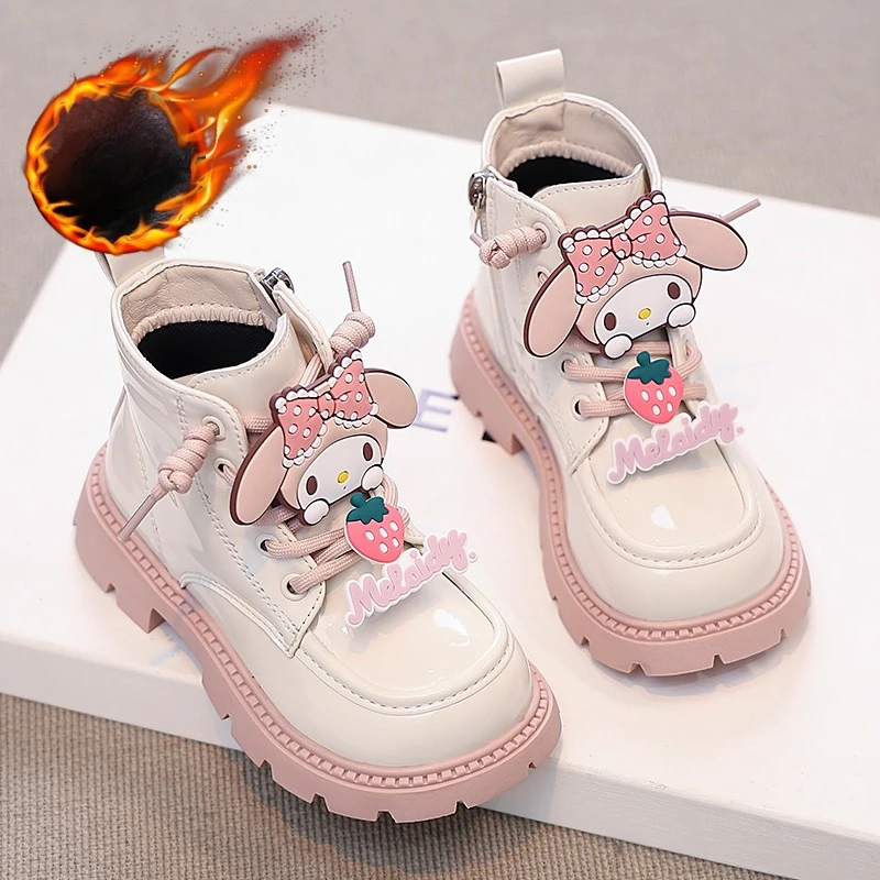 

Детская обувь принцессы, милые кожаные ботинки Kuromi на мягкой подошве для девочек, удобные нескользящие новые детские короткие сапоги на осень-зиму 202, милые