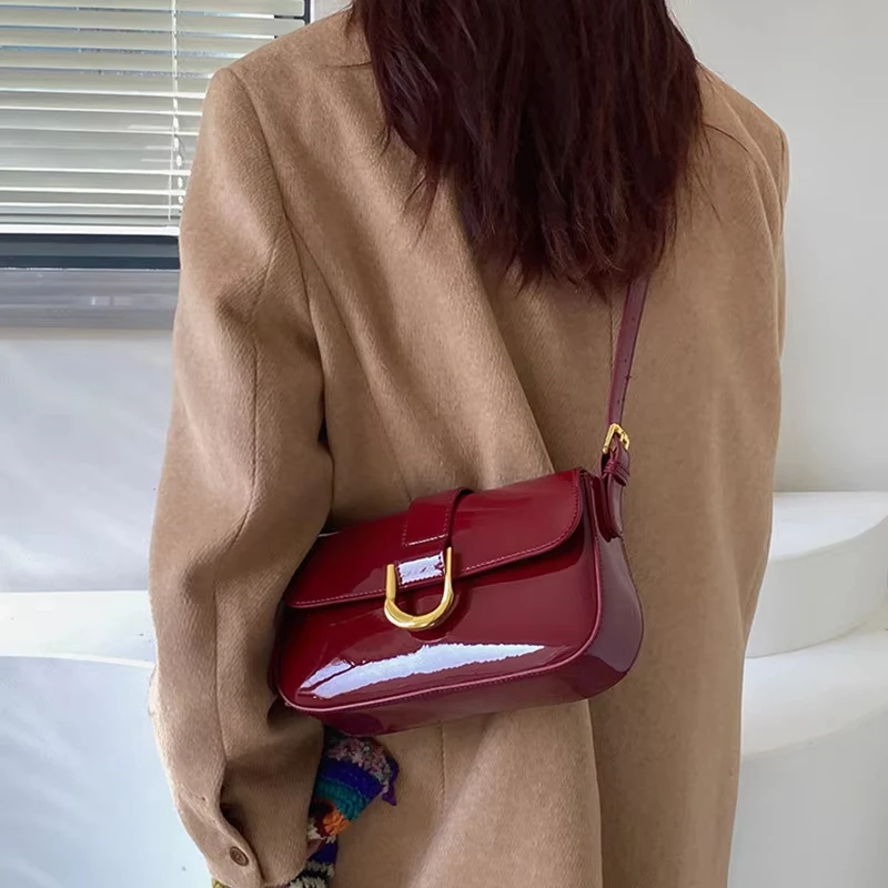 

2025 new retro wine red road buckle crossbody bag shoulder bag armpit bag fashionable casual women's daily commuting women's bag