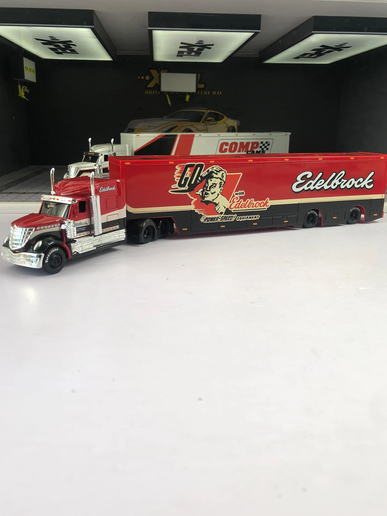 

Maisto 1:64 simulation International Lonestar truck trailer model car, static decoration, collectible gift car