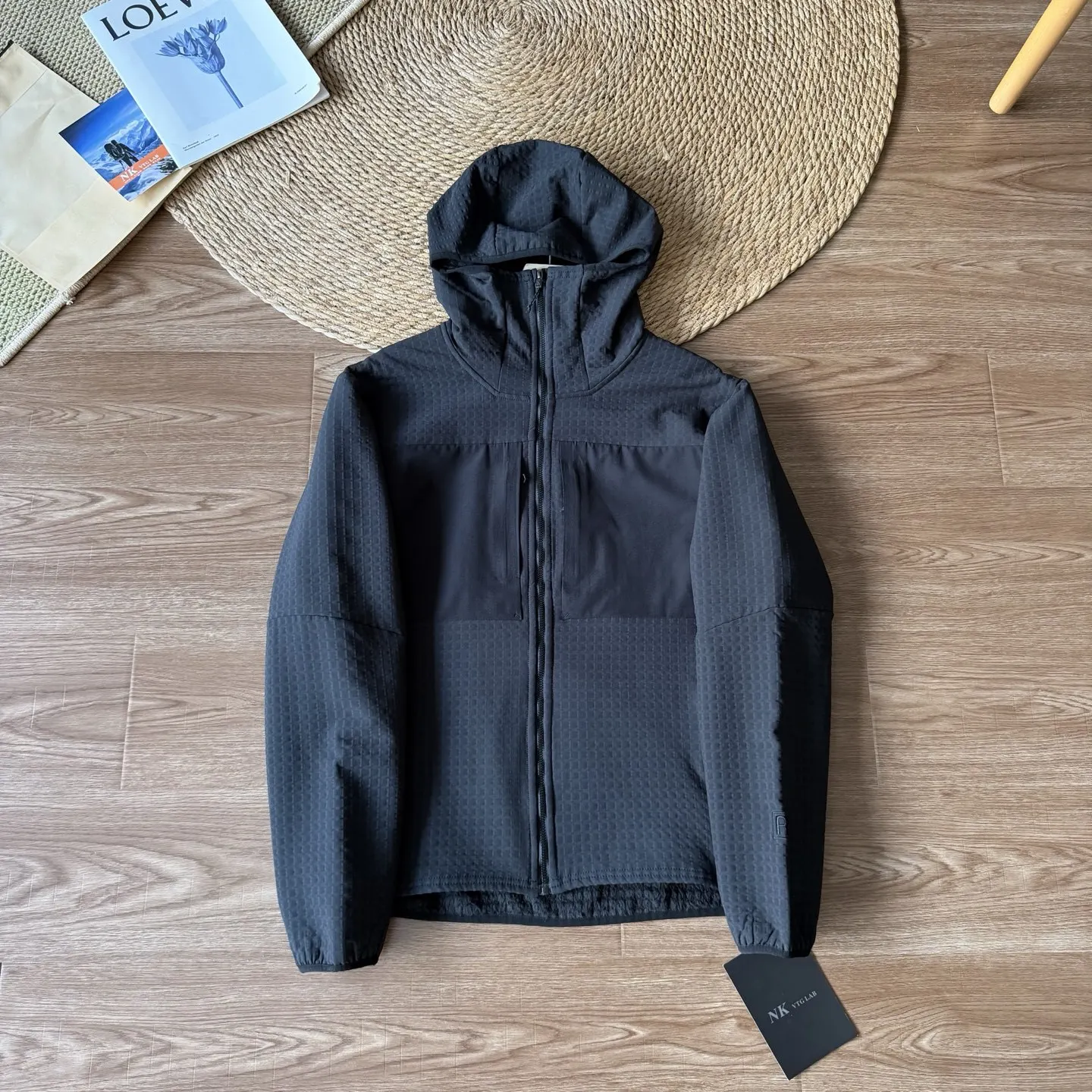Herren Outdoor Wasserdichte Fleecejacke – Atmungsaktiver Thermomantel mit Kapuze und Farbblock-Design für Wandern & Camping – Detail 7