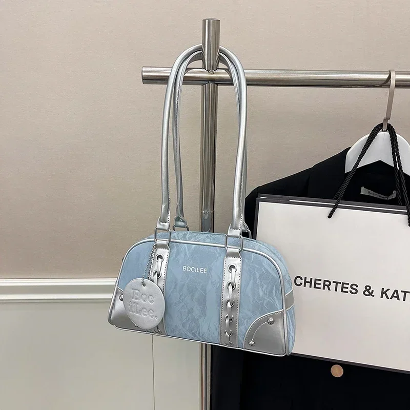 

Minimalist Vintage Tote with Textured Finish, Unique Designer Leather Shopper Bag for Women - Ideal for Casual Outings & Work